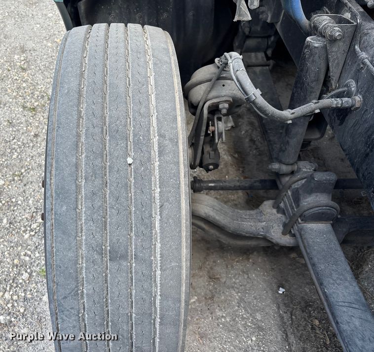 image for item YA1943 2018 Kenworth T680 semi truck