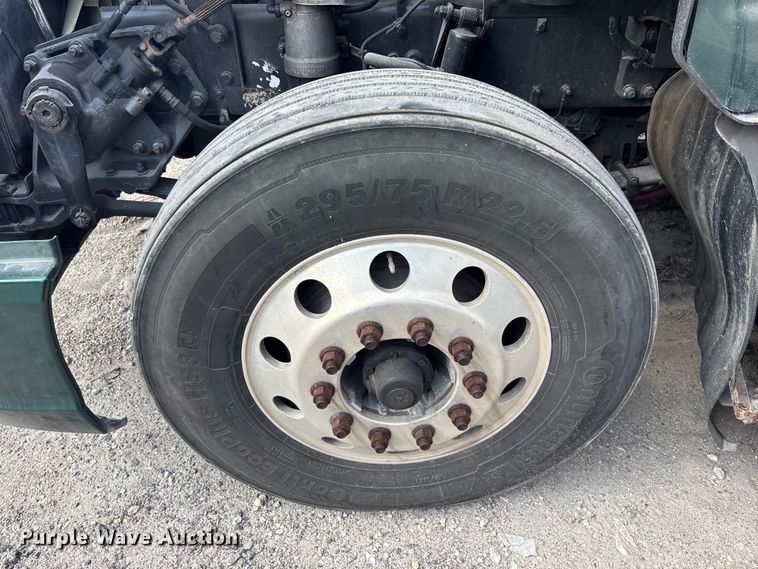 image for item YA1943 2018 Kenworth T680 semi truck