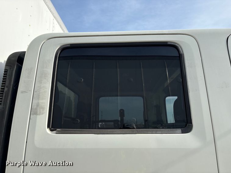 image for item YA1962 2018 Chevrolet Crew Cab box truck