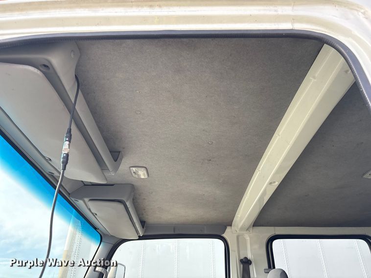 image for item YA1962 2018 Chevrolet Crew Cab box truck