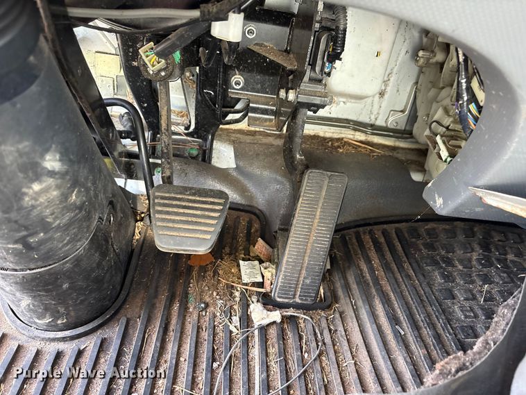 image for item YA1962 2018 Chevrolet Crew Cab box truck