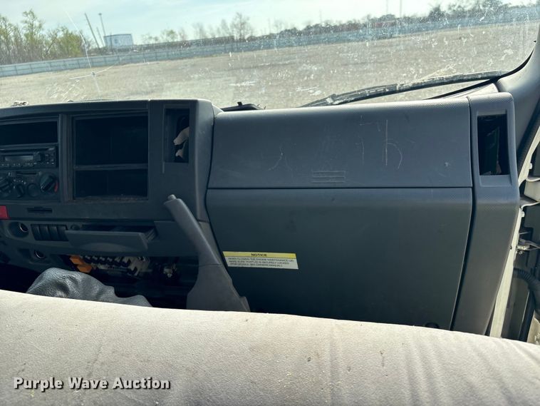 image for item YA1962 2018 Chevrolet Crew Cab box truck