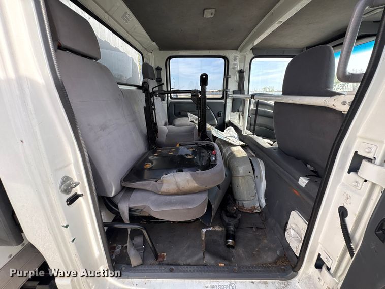 image for item YA1962 2018 Chevrolet Crew Cab box truck