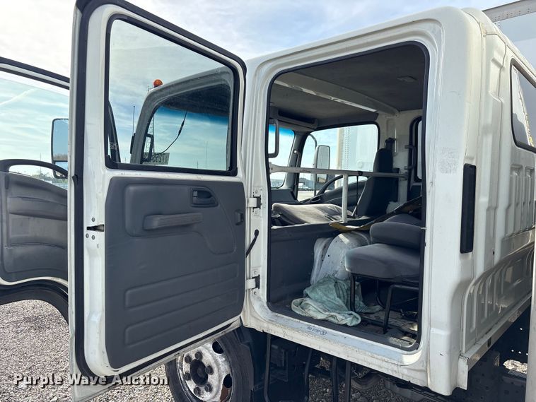 image for item YA1962 2018 Chevrolet Crew Cab box truck