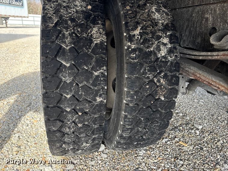 image for item YA1962 2018 Chevrolet Crew Cab box truck