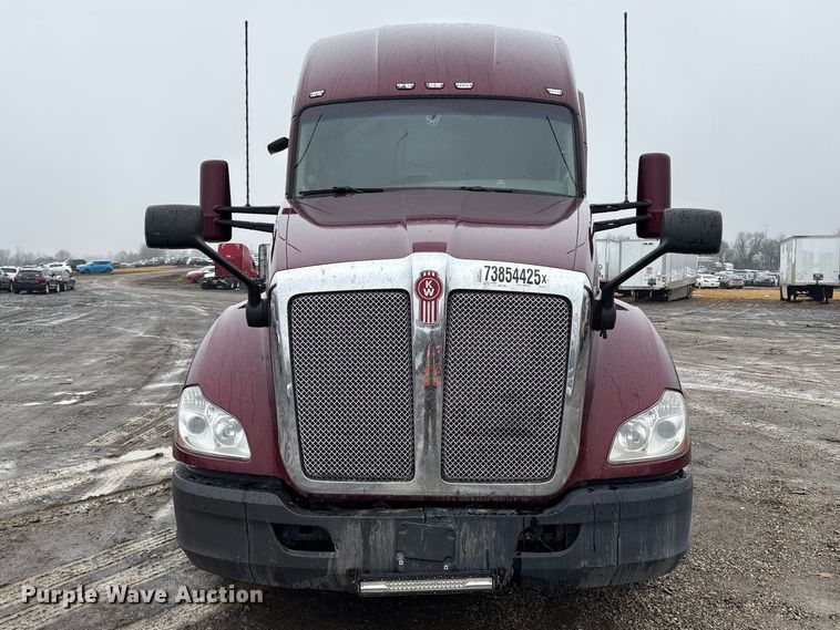 image for item YA2081 2019 Kenworth T680 semi truck