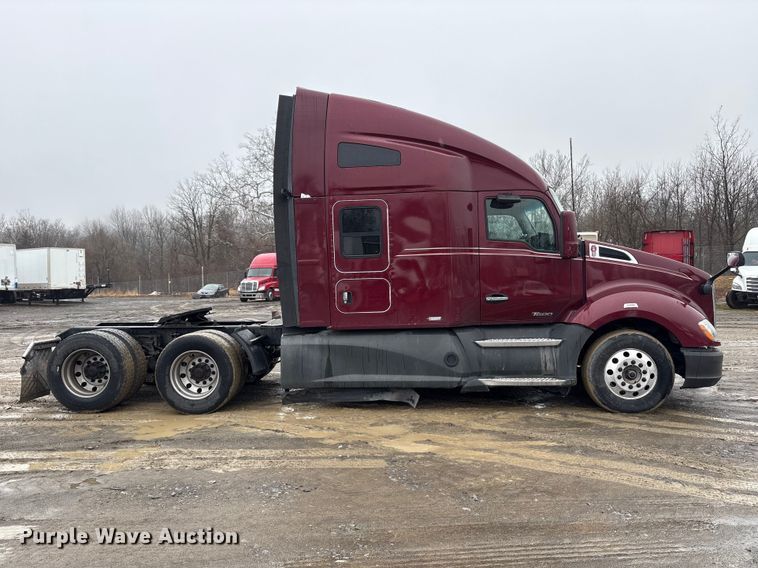 image for item YA2081 2019 Kenworth T680 semi truck