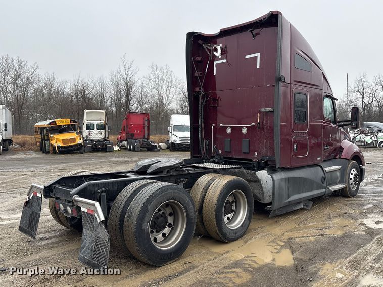 image for item YA2081 2019 Kenworth T680 semi truck