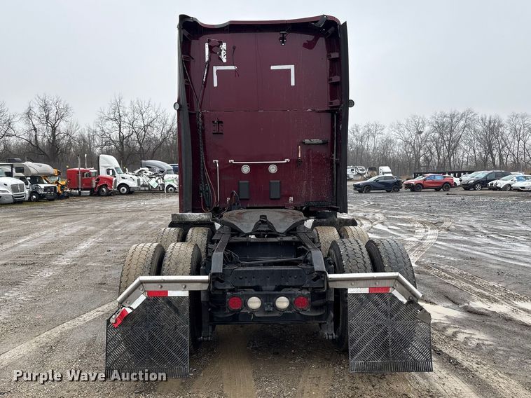 image for item YA2081 2019 Kenworth T680 semi truck