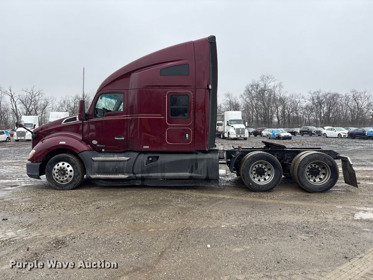 image for item YA2081 2019 Kenworth T680 semi truck