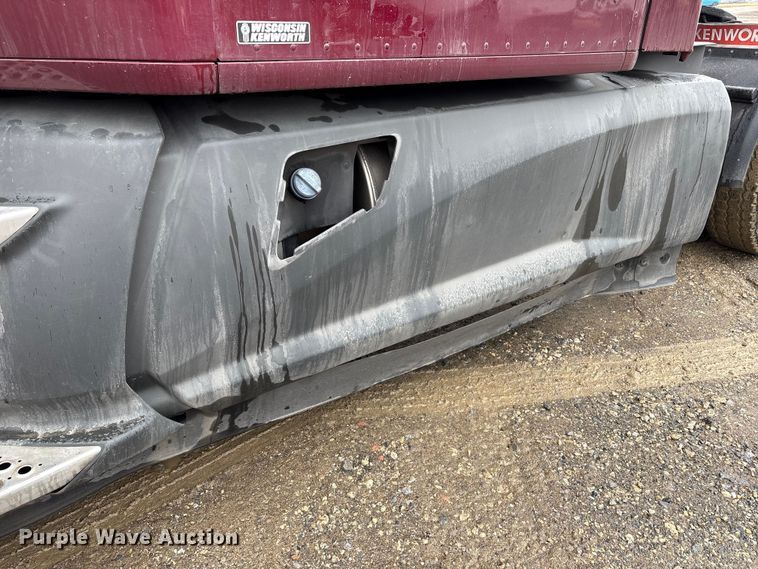 image for item YA2081 2019 Kenworth T680 semi truck