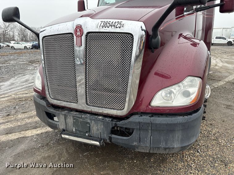 image for item YA2081 2019 Kenworth T680 semi truck