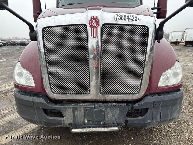 image for item YA2081 2019 Kenworth T680 semi truck