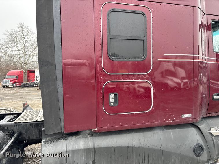 image for item YA2081 2019 Kenworth T680 semi truck