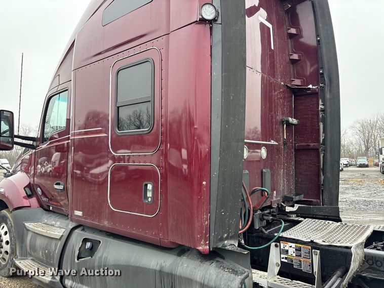 image for item YA2081 2019 Kenworth T680 semi truck