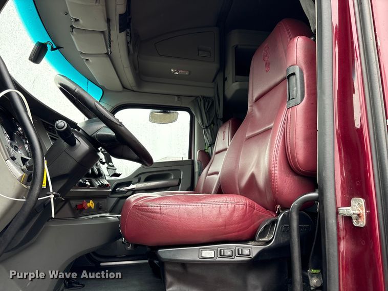 image for item YA2081 2019 Kenworth T680 semi truck