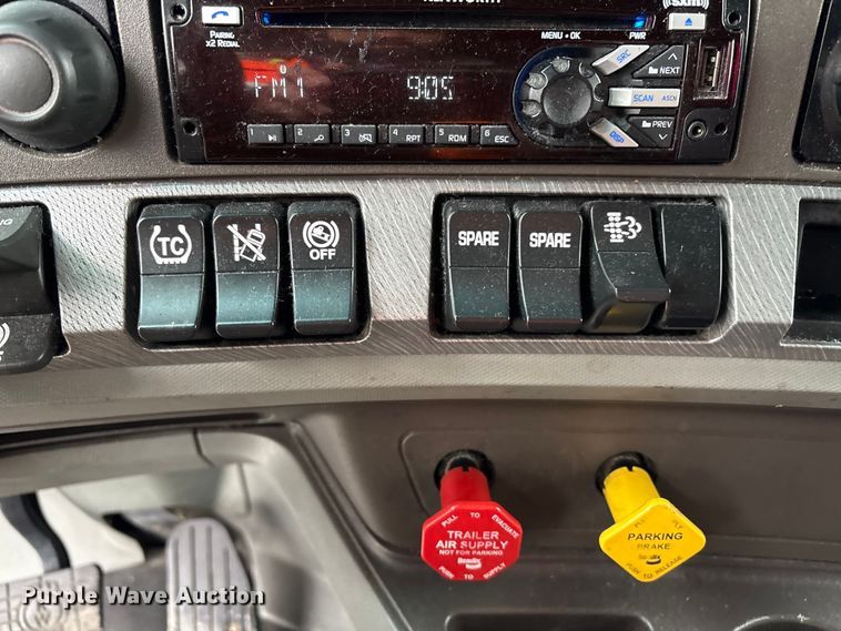 image for item YA2081 2019 Kenworth T680 semi truck