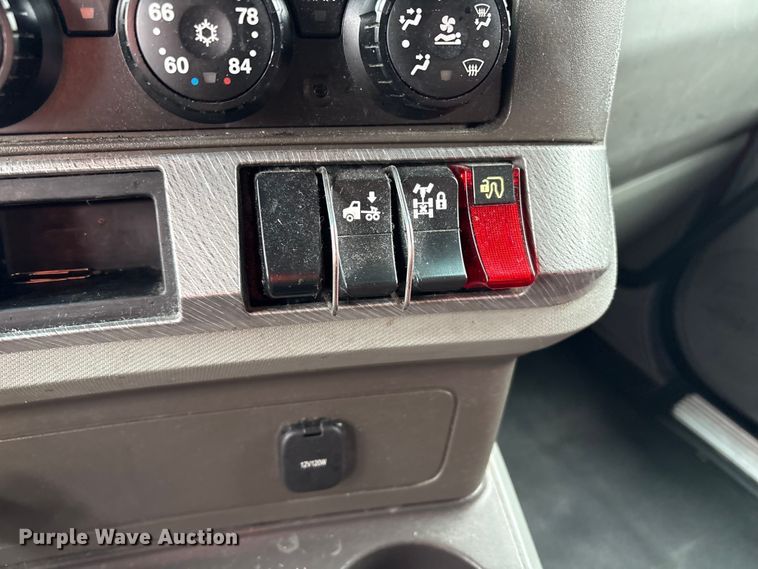 image for item YA2081 2019 Kenworth T680 semi truck