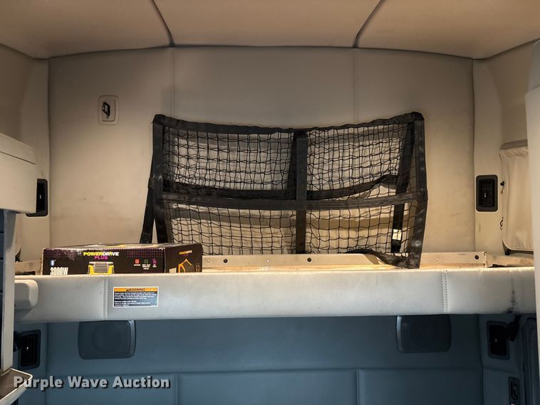 image for item YA2081 2019 Kenworth T680 semi truck