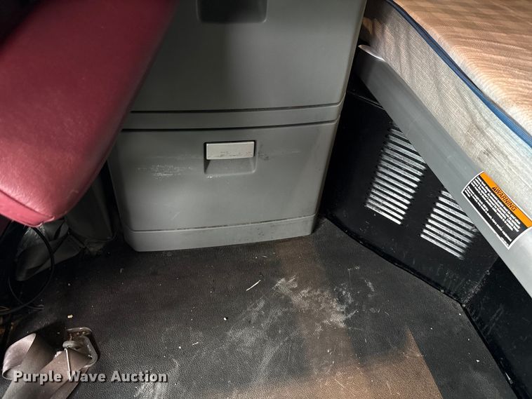 image for item YA2081 2019 Kenworth T680 semi truck