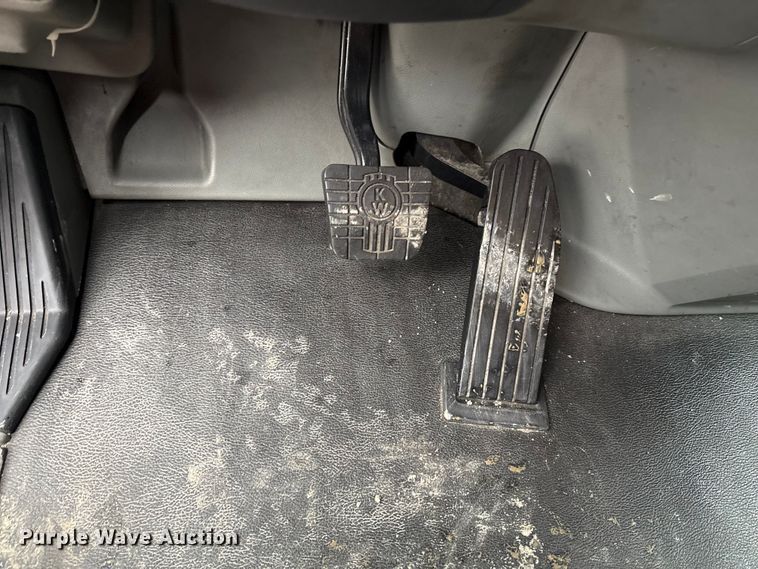 image for item YA2081 2019 Kenworth T680 semi truck