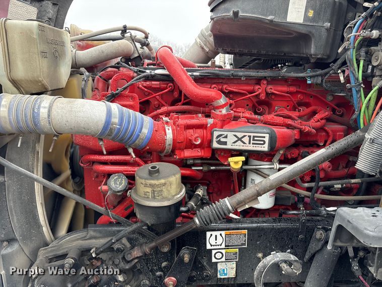 image for item YA2081 2019 Kenworth T680 semi truck