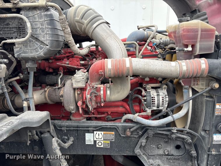 image for item YA2081 2019 Kenworth T680 semi truck