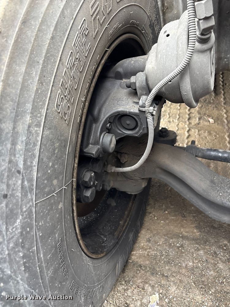 image for item YA2081 2019 Kenworth T680 semi truck