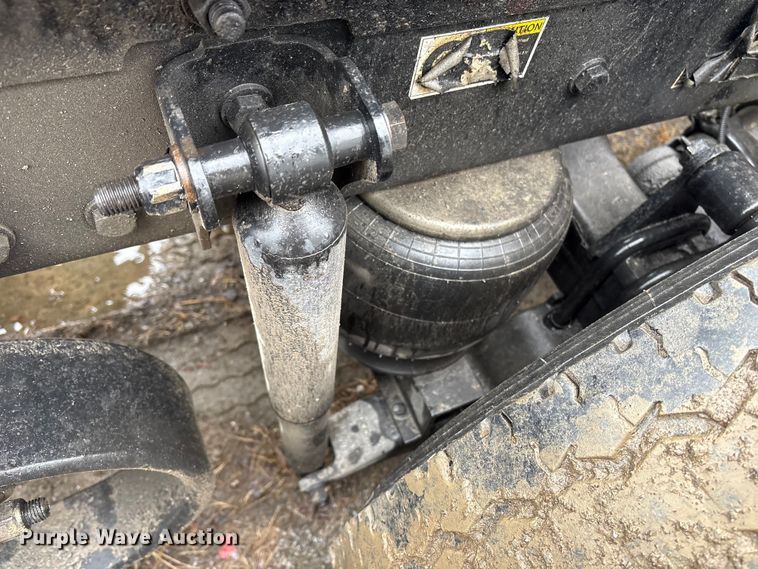 image for item YA2081 2019 Kenworth T680 semi truck