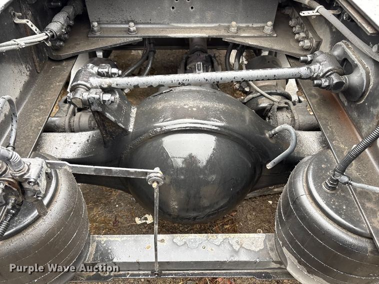 image for item YA2081 2019 Kenworth T680 semi truck