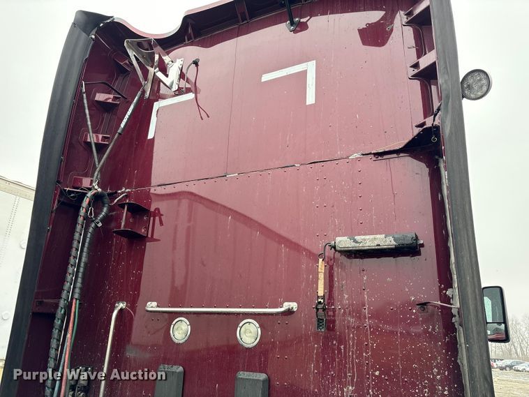 image for item YA2081 2019 Kenworth T680 semi truck