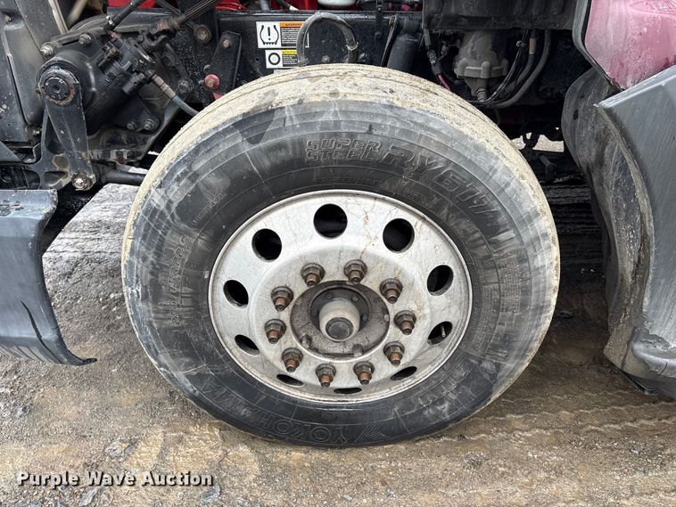 image for item YA2081 2019 Kenworth T680 semi truck