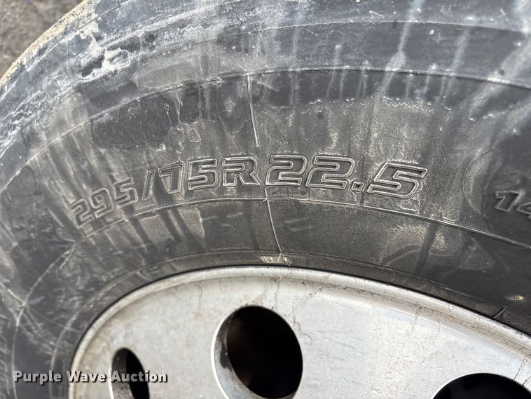 image for item YA2081 2019 Kenworth T680 semi truck