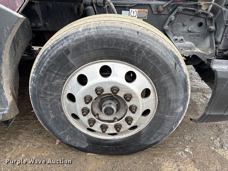 image for item YA2081 2019 Kenworth T680 semi truck