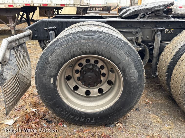 image for item YA2081 2019 Kenworth T680 semi truck