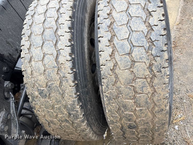 image for item YA2081 2019 Kenworth T680 semi truck