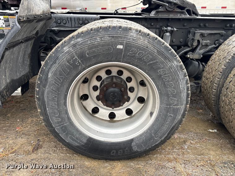 image for item YA2081 2019 Kenworth T680 semi truck