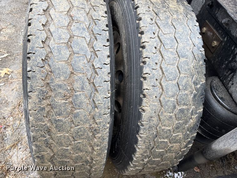 image for item YA2081 2019 Kenworth T680 semi truck