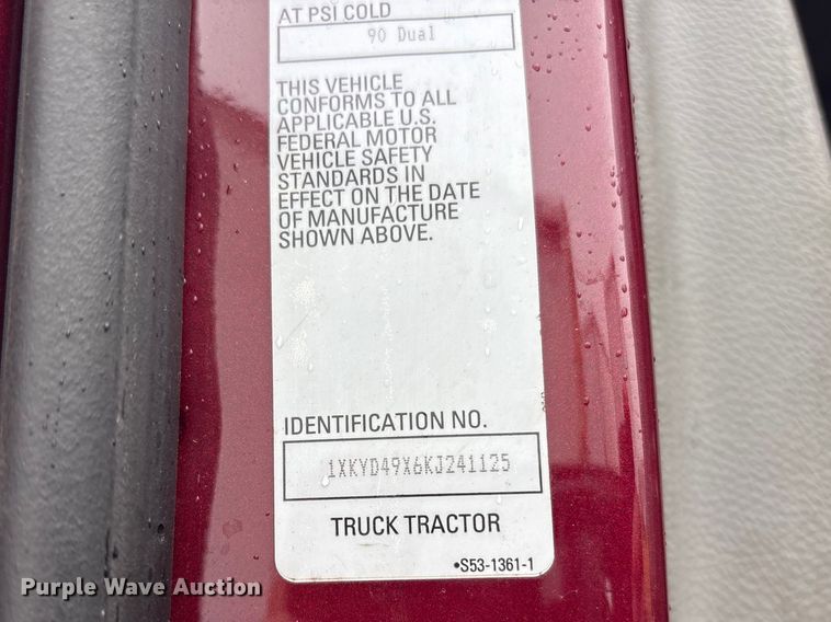 image for item YA2081 2019 Kenworth T680 semi truck