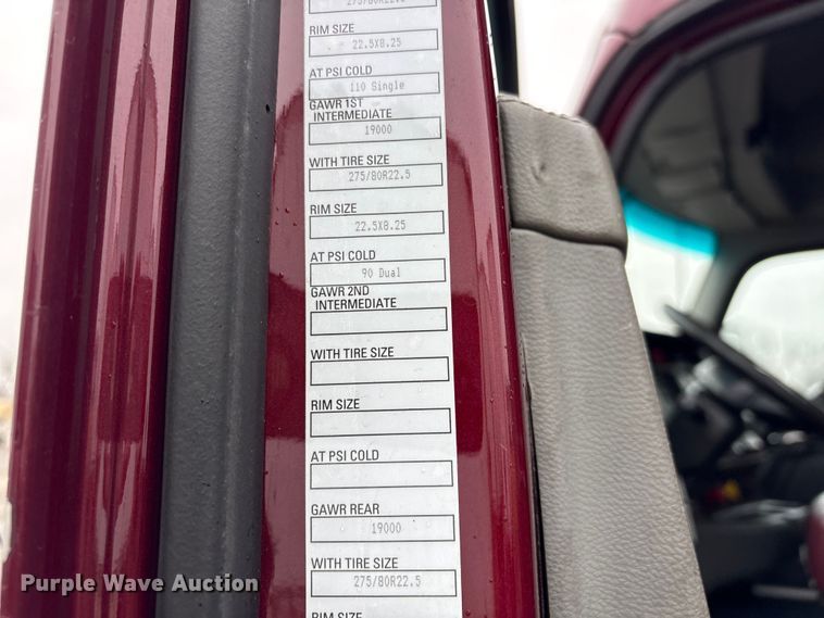 image for item YA2081 2019 Kenworth T680 semi truck