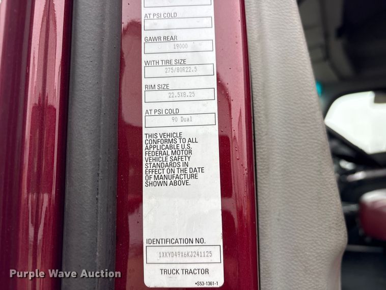 image for item YA2081 2019 Kenworth T680 semi truck