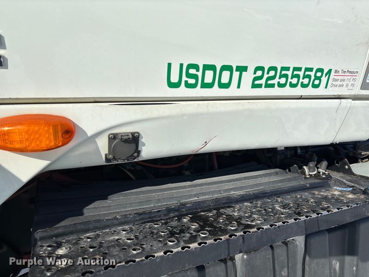 image for item YA2099 2020 International LT625 semi truck