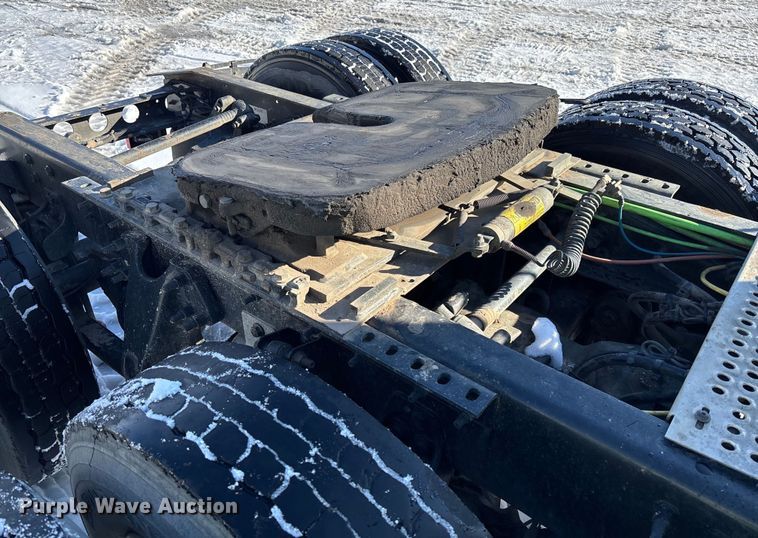 image for item YA2099 2020 International LT625 semi truck