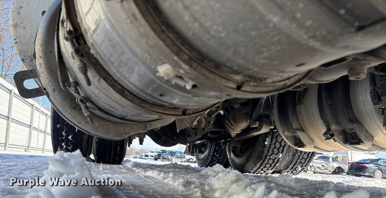 image for item YA2099 2020 International LT625 semi truck