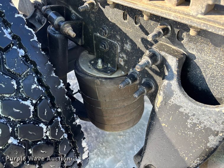 image for item YA2099 2020 International LT625 semi truck