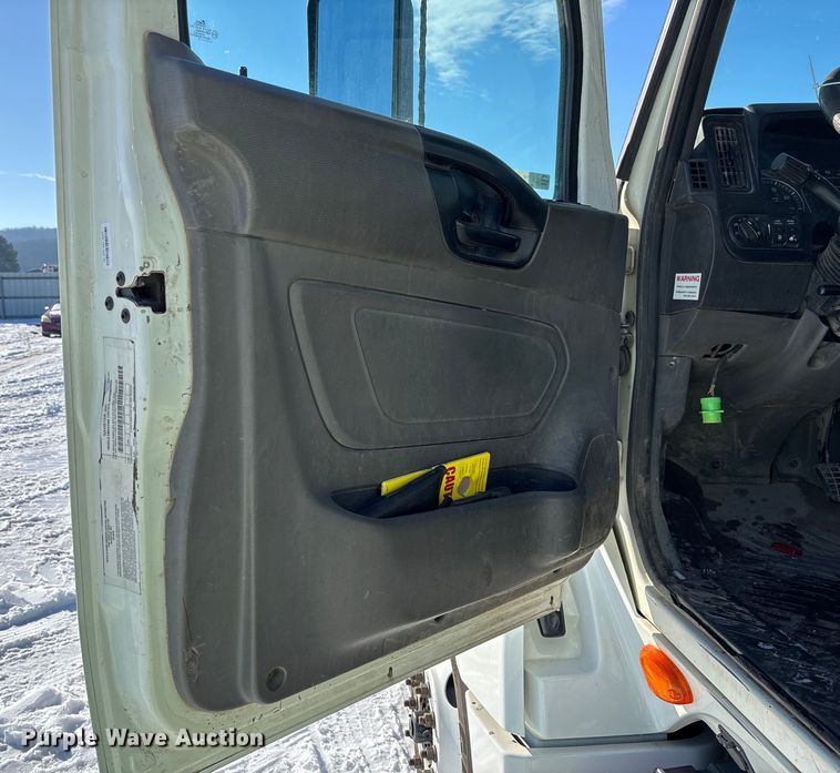 image for item YA2099 2020 International LT625 semi truck