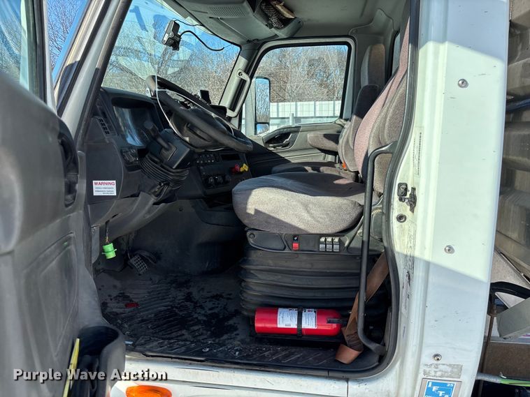 image for item YA2099 2020 International LT625 semi truck