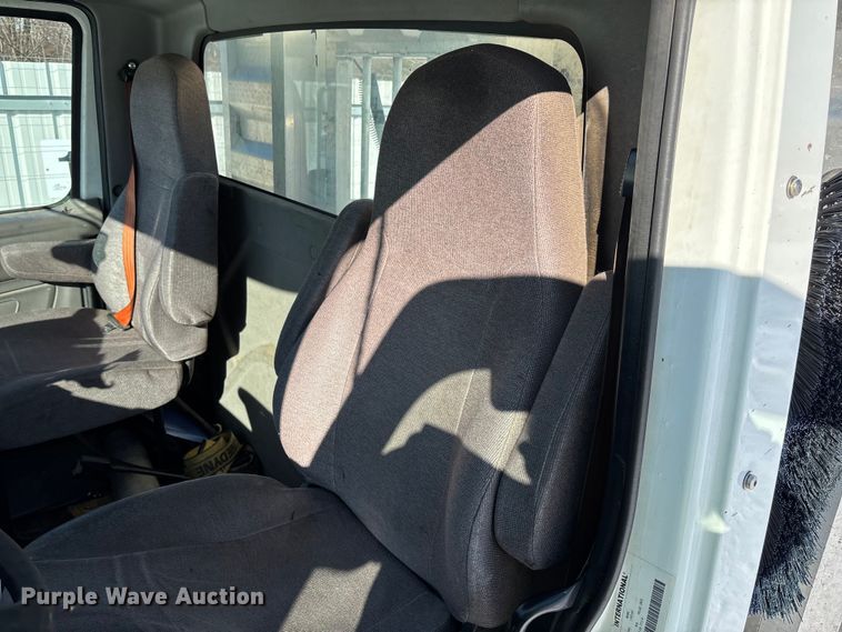 image for item YA2099 2020 International LT625 semi truck