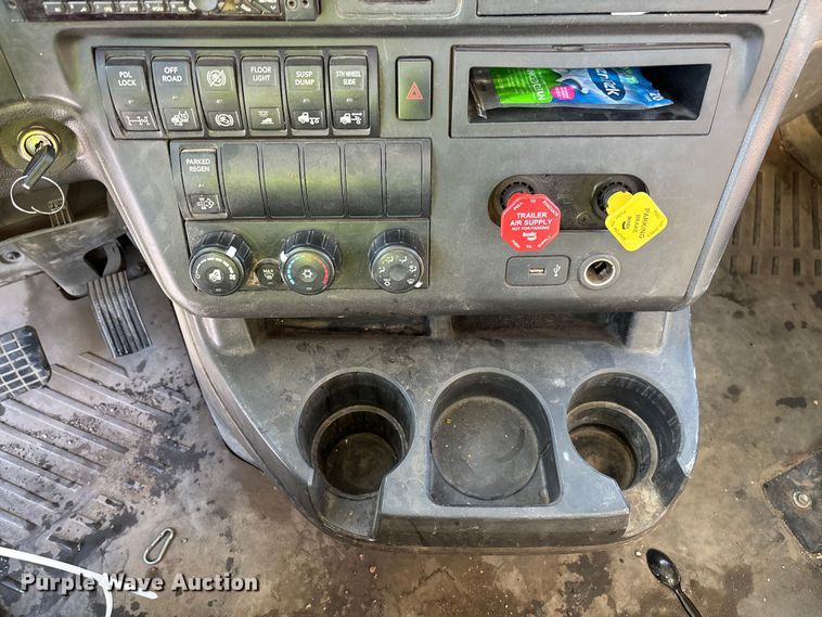 image for item YA2099 2020 International LT625 semi truck