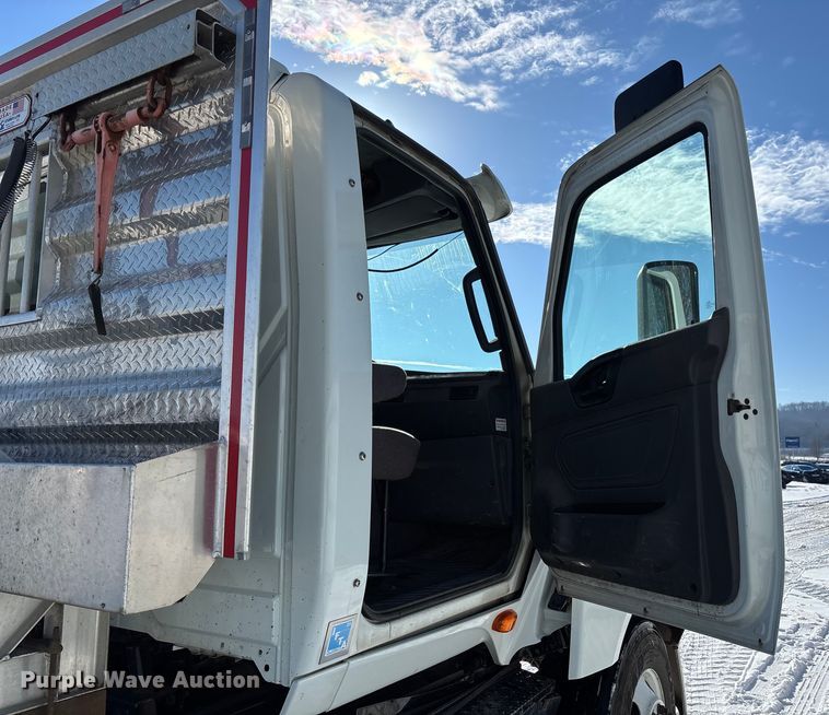 image for item YA2099 2020 International LT625 semi truck